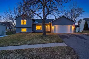 1574 Lake Susan Hills Dr, Chanhassen, MN 55317 - Photo 2