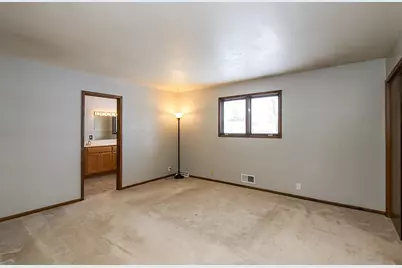 1020 Roberts Road SW, Hutchinson, MN 55350 - Photo 14