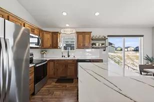 922 Mulberry Ave NE, Montgomery, MN 56069 - Photo 6