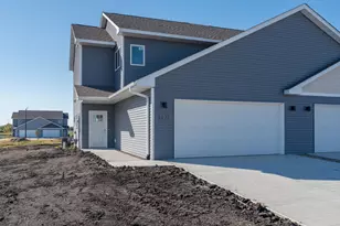 3121 Noble Dr, Mankato, MN 56001 - Photo 2