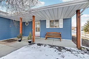 224 Hickory Ln E, Shakopee, MN 55379 - Photo 2