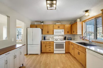 224 Hickory Lane E, Shakopee, MN 55379 - Photo 4