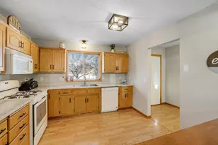 224 Hickory Ln E, Shakopee, MN 55379 - Photo 6