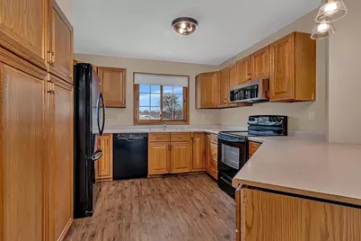 2208 10th Avenue SE, Willmar, MN 56201 - Photo 4