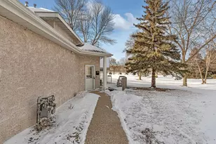 2208 10th Ave SE, Willmar, MN 56201 - Photo 4