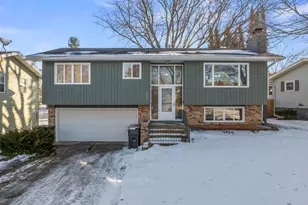 2626 3rd Pl NE, Rochester, MN 55906 - Photo 2