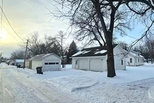 202 E 1st St, Morris, MN 56267 - Photo 24