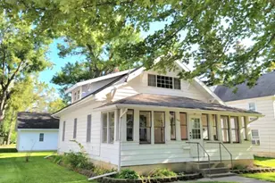 202 E 1st St, Morris, MN 56267 - Photo 2