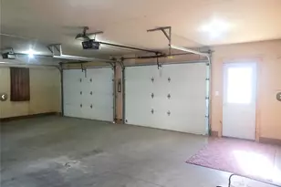 202 E 1st St, Morris, MN 56267 - Photo 4