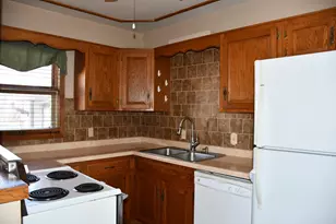 216 6th St W, Thief River Falls, MN 56701 - Photo 6