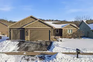 354 Glenmeadow St, River Falls, WI 54022 - Photo 4