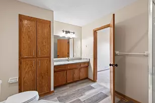 8480 Pelican Ct, Chanhassen, MN 55317 - Photo 24