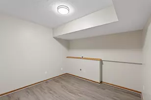 8480 Pelican Ct, Chanhassen, MN 55317 - Photo 38