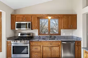 8480 Pelican Ct, Chanhassen, MN 55317 - Photo 18