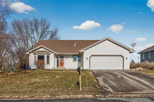 8480 Pelican Ct, Chanhassen, MN 55317 - Photo 4