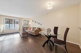 7606 York Ave S, Edina, MN 55435 - Photo 2