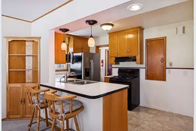 1947 Yorkshire Court, Saint Paul, MN 55116 - Photo 20