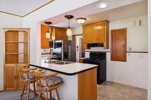 1947 Yorkshire Ct, Saint Paul, MN 55116 - Photo 20