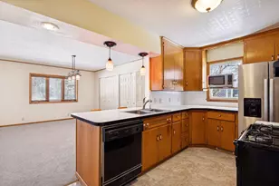 1947 Yorkshire Ct, Saint Paul, MN 55116 - Photo 18