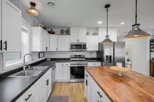 703 Surrey Ave, Saint Paul, MN 55106 - Photo 6