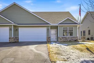 698 Bibeau Ct, Vadnais Heights, MN 55127 - Photo 2
