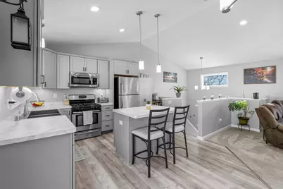 1572 Burg Avenue, Saint Paul, MN 55119 - Photo 2