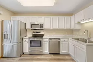 7642 Arboretum Village Pl, Chanhassen, MN 55317 - Photo 4