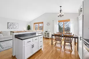 9489 Hames Ave S, Cottage Grove, MN 55016 - Photo 8