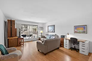 1304 W Medicine Lake Dr, Plymouth, MN 55441 - Photo 6