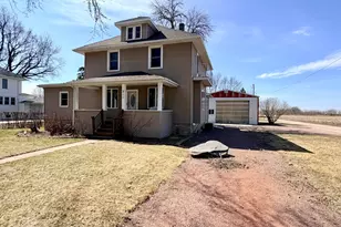 211 N Grove St, Okabena, MN 56161 - Photo 2