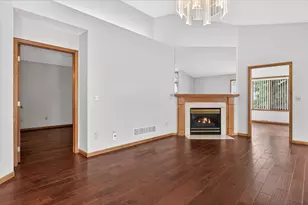 992 Stratford Ct, Burnsville, MN 55337 - Photo 4