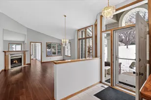 992 Stratford Ct, Burnsville, MN 55337 - Photo 2