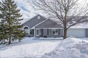 731 Grayhawk Cir, Mankato, MN 56001 - Photo 2