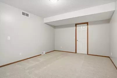 10395 Lancaster Cove, Woodbury, MN 55129 - Photo 32