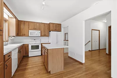 10395 Lancaster Cove, Woodbury, MN 55129 - Photo 8