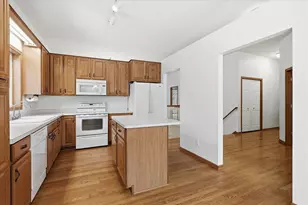 10395 Lancaster Cove, Woodbury, MN 55129 - Photo 8