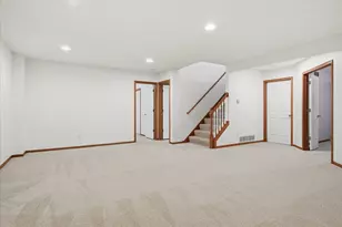 10395 Lancaster Cove, Woodbury, MN 55129 - Photo 28