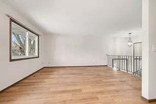 6925 MacBeth Cir, Woodbury, MN 55125 - Photo 8