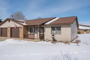 312 Lilac Ct, Waseca, MN 56093 - Photo 2
