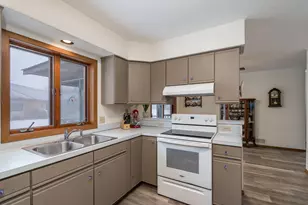 312 Lilac Ct, Waseca, MN 56093 - Photo 8