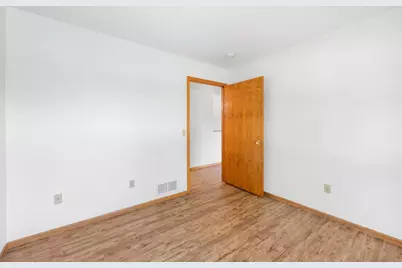 39094 Riverside Court, North Branch, MN 55056 - Photo 14