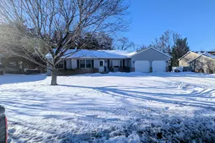 39094 Riverside Ct, North Branch, MN 55056 - Photo 1