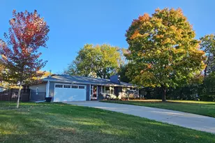 11109 Thomas Ave S, Bloomington, MN 55431 - Photo 2