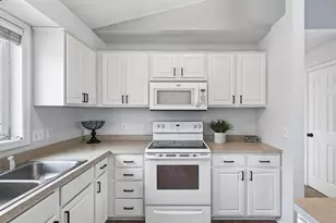 912 Kayla Cir, Belle Plaine, MN 56011 - Photo 6