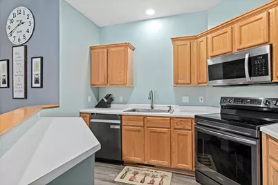 422 Hickory Lane N, Oakdale, MN 55128 - Photo 8