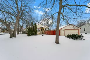 2009 Brookview Dr, Brooklyn Center, MN 55430 - Photo 2