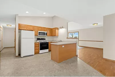 905 W Ridge Court #7, New Richmond, WI 54017 - Photo 2