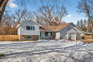 2505 Holly St S, Cambridge, MN 55008 - Photo 2