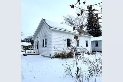 402 2nd Avenue SE, Roseau, MN 56751 - Photo 10