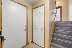 568 State St, Saint Paul, MN 55107 - Photo 6